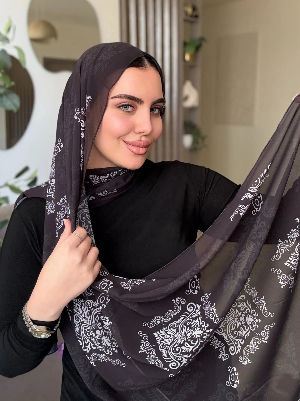 Noir Paisley